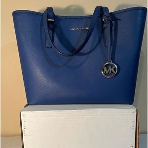 Michael Kors Jet Set Travel Purse